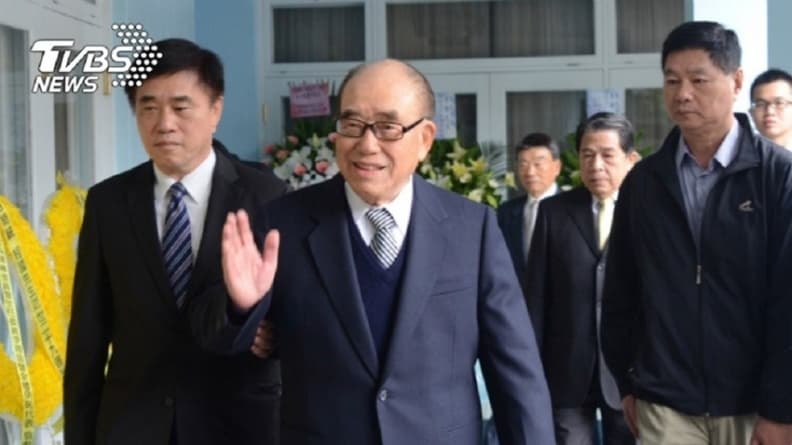 「百歲人瑞」郝柏村享嵩壽101歲！醫師誇讚：健康老人的最佳典範/medical/323214