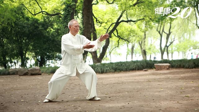 這些運動別再做！中高齡最怕骨折，「打太極」準沒錯