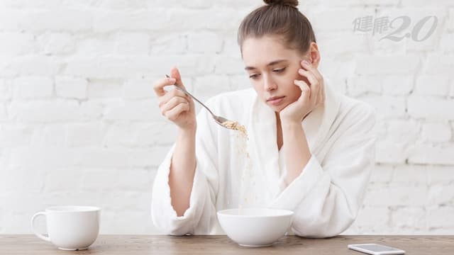 輕熟女腹痛食量變小要當心 「三明治」療法戰勝胃癌腹腔轉移