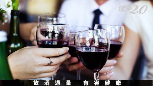 最新！喝酒易臉紅的人易失智　每周啤酒喝超過「這量」就有風險