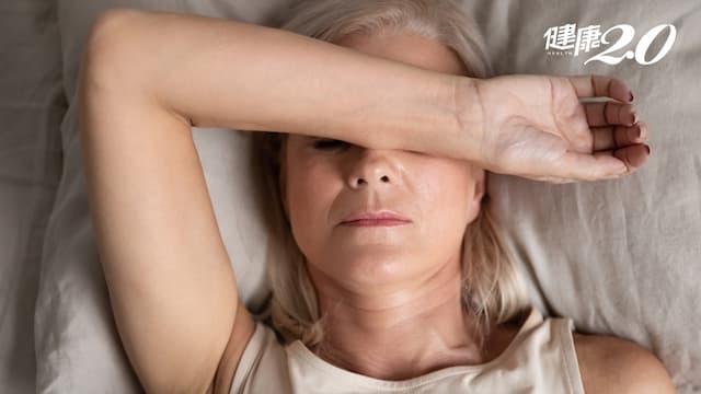更年期「腎虛」睡不好！中醫：吃黑豆、黑木耳，睡前泡腳達到深層睡眠