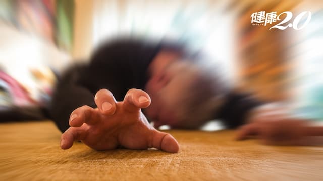 他反覆昏倒竟是心律不整！心律不整中風風險高5倍 心臟名醫洪惠風教你1招防中風、猝死