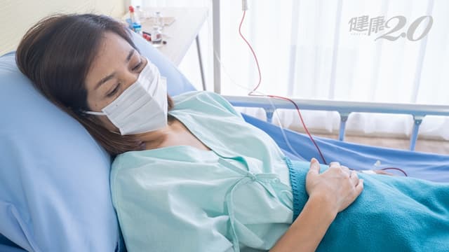 術後用嗎啡類止痛劑，頭暈想吐？醫院用「多模式止痛術」幫病人減輕疼痛