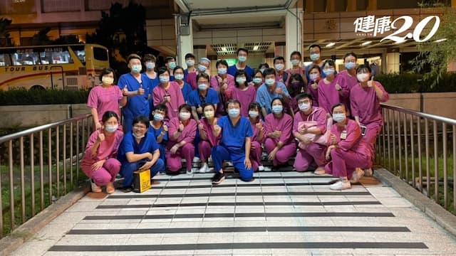 北市市場篩檢3140人新增5例陽性 快篩後勤部隊連夜出動，只為快速防堵疫情擴大