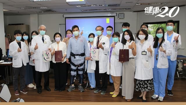 仁醫大愛永延續！北榮獲贈 「下肢外骨骼機器人」，助中風患者再站起來