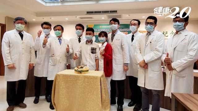 罕病導致雙肺破裂反覆氣胸 「邊緣性捐贈肺」移植救命