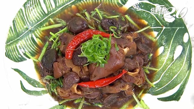 食譜／富含膠原蛋白及鈣質 顧好關節又助抗發炎－香菇滷豬腳襯小魚莧菜