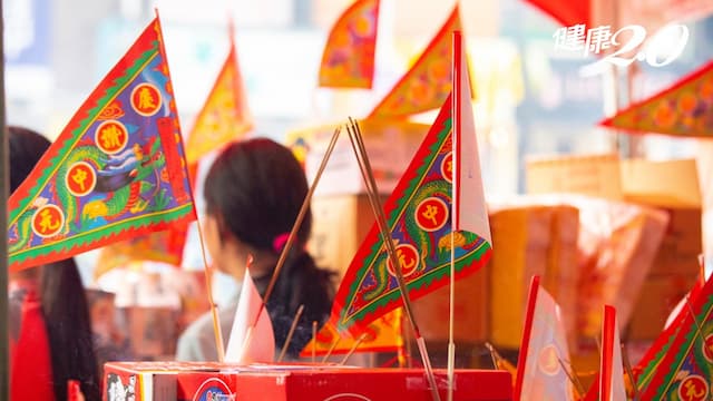 拜拜燒香求平安？當心致癌風險升！名醫教「這樣拜」防空汙保平安