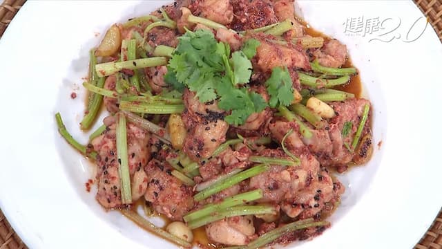 食譜／幫血管大掃除！紅麴料理助降膽固醇、調血脂 顧好心血管－紅麴蒜仁苦茶油雞