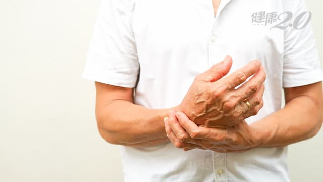 老了手麻、腳麻可能是缺維生素B12！營養師點名2食物聰明補足維生素B12/nutrition/336597