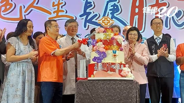 不同血型換肝，兒子捐肝救母！頻繁肝昏迷患者靠一肝二用救命 20年來的肝臟移植奇蹟