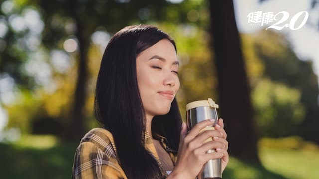 保溫杯別裝這種咖啡！牛奶、果汁也不宜 毒物專家破解迷思 保溫杯變「這樣」快換新/life/341526