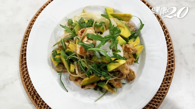芝麻葉酪梨雞片／護肝必吃3大類食材！增加肝臟修復力 解肝毒、抗發炎