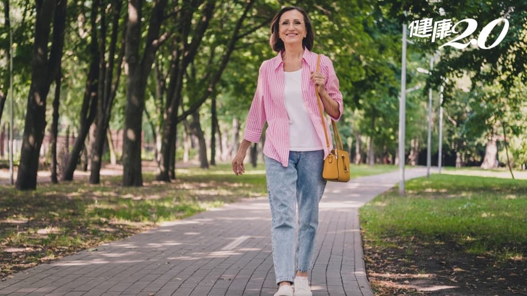 中年女性 走路