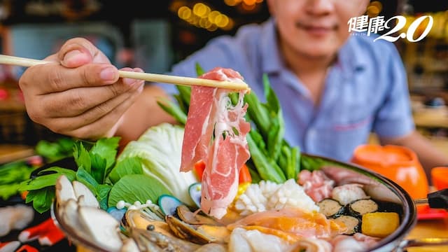 別以為喝火鍋湯、吃紅肉才會痛風！醫警告「秋冬飲食4原則」預防痛風發作