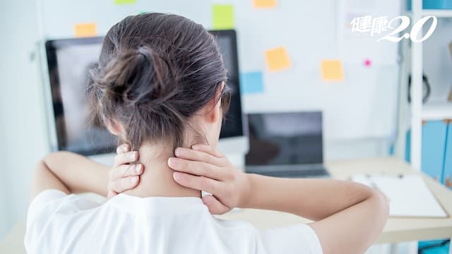 以為只是小感冒！36歲女喉嚨腫「脖子像被人掐」，卻是亞急性甲狀腺炎找上門