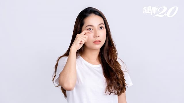 突然哭＋視線模糊？別亂點眼藥水！醫：延誤就醫恐變蜂窩性組織炎