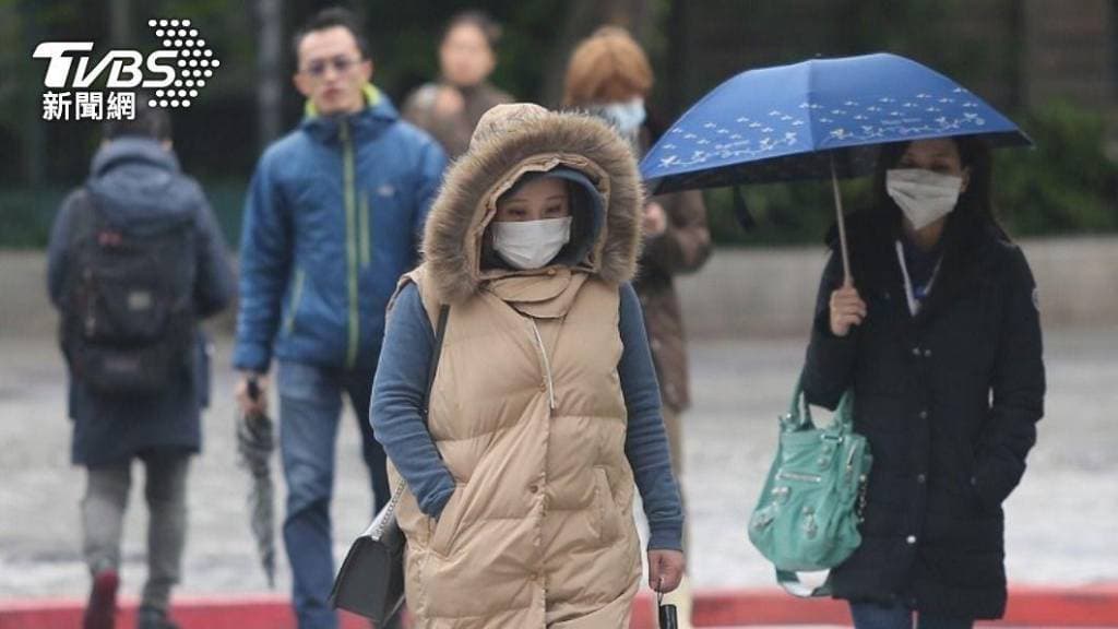 天氣 寒流 下雨 雨傘 厚外套 寒冷 天冷