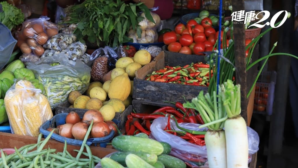 菜市場 傳統市場 蔬菜一堆 菜販