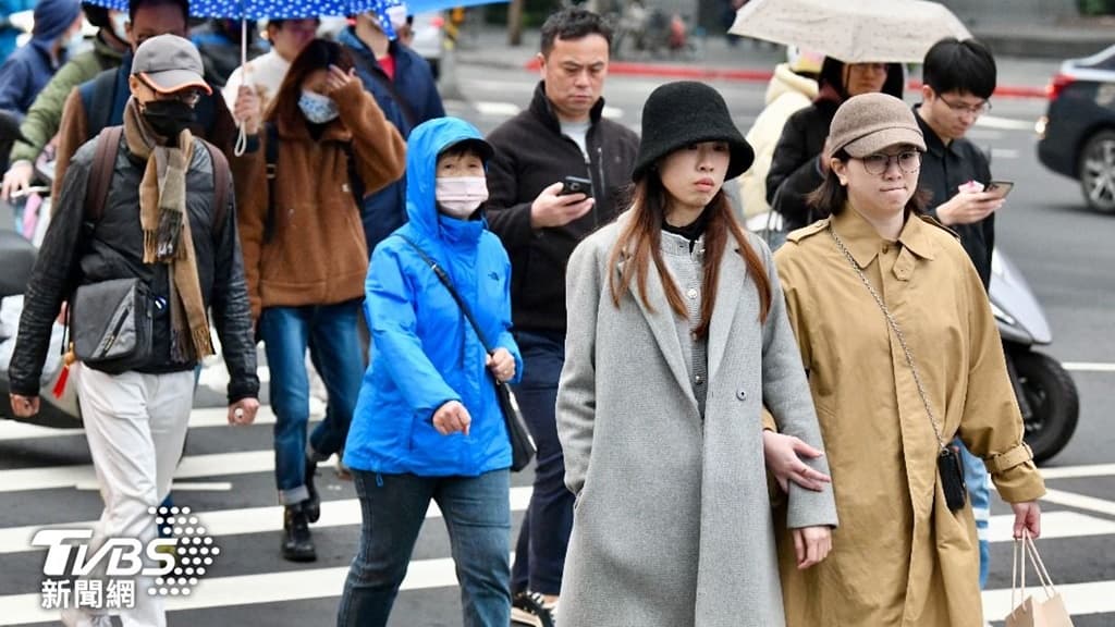 降溫 變冷 厚大衣 雨具