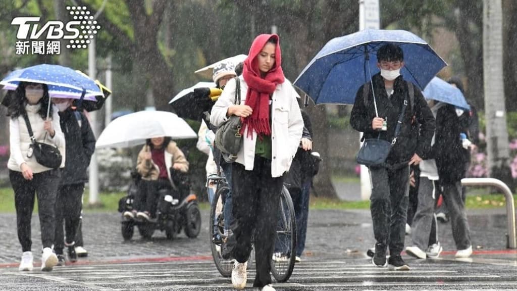 收假日迎雷雨 全台遭雨勢轟炸！明日還有氣溫驟降 「這天」才放晴回溫