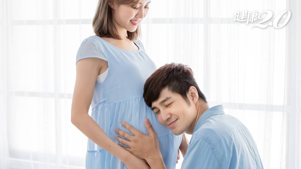 懷孕夫妻 聽胎動 聽肚子 準爸媽-2