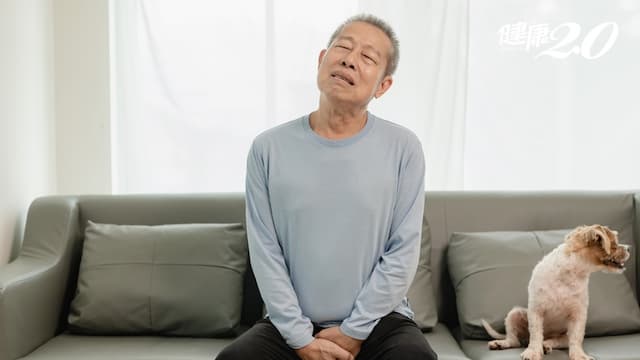 老翁頻尿害血壓及血糖失控！靠泡腳＋2招 夜尿、血壓、血糖都好了