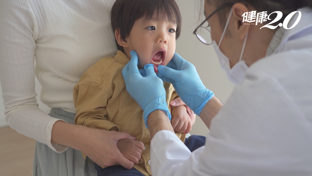 幼兒 看醫生 檢查 小孩生病