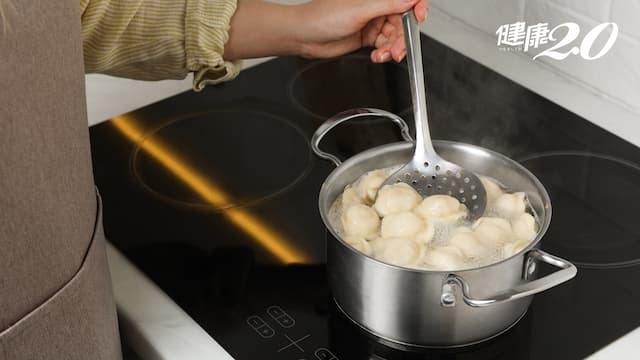 水餃終極吃法消脹氣？醫打臉 勸這群人不適合喝