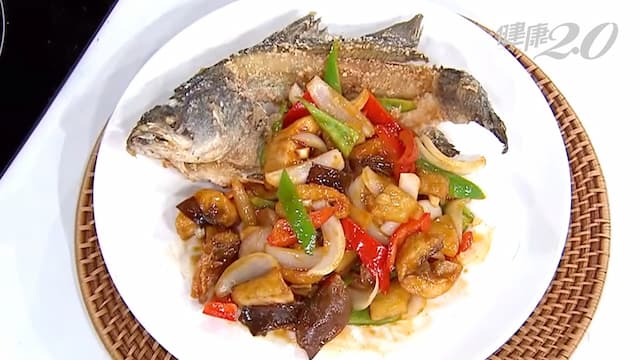 魚躍龍門賀新年／鱸魚配大量蔬菜助消化 鳳梨入菜過年吃大餐不發胖/recipe/352462