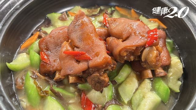 豬腳燴絲瓜／補膠原蛋白又抗發炎！鬆筋、美容、防骨鬆必吃/recipe/352967