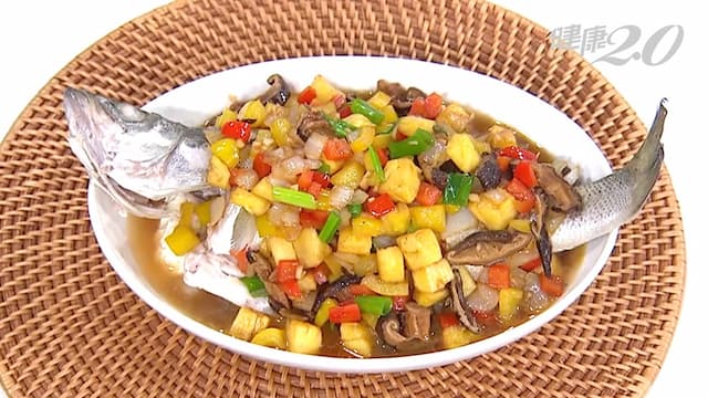 水煮燜燒彩椒魚／跟癌症說再見！新鮮海魚配彩椒 營養豐富又低負擔/recipe/353377