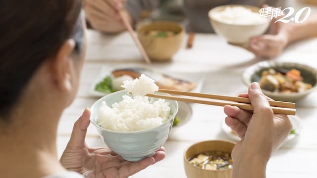 吃白飯、義大利麵會提早進入更年期！停經＝更年期？醫：這類食物有驚人影響