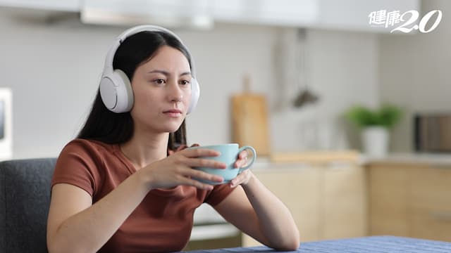 女聽旁人說話有聽沒懂 竟是「這種耳機」害大腦喪失功能