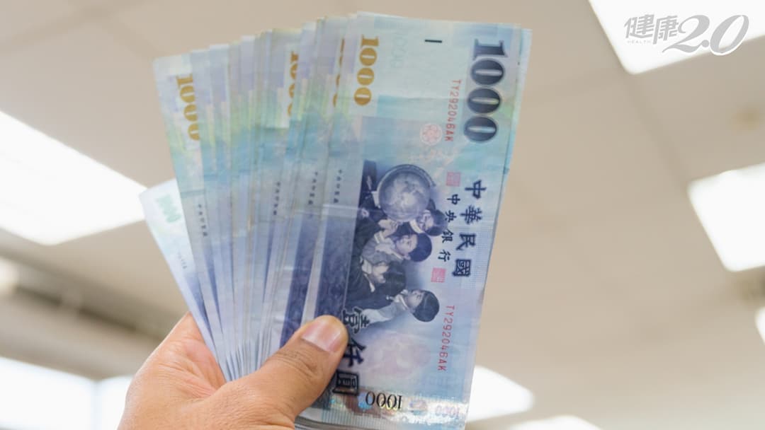 敬老禮金-新竹縣-數鈔票-新台幣