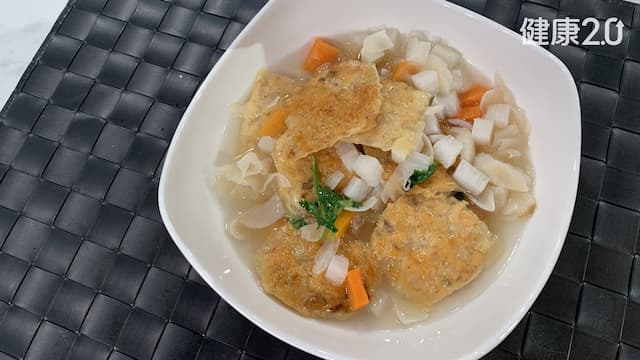 千張蓮藕海鮮餅羹／滋養肺部、緩解喉嚨痛食譜推薦/recipe/355466