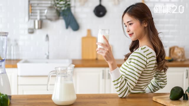 每天1杯優酪乳穩定血糖、燃燒脂肪！權威醫推薦2種優酪乳
