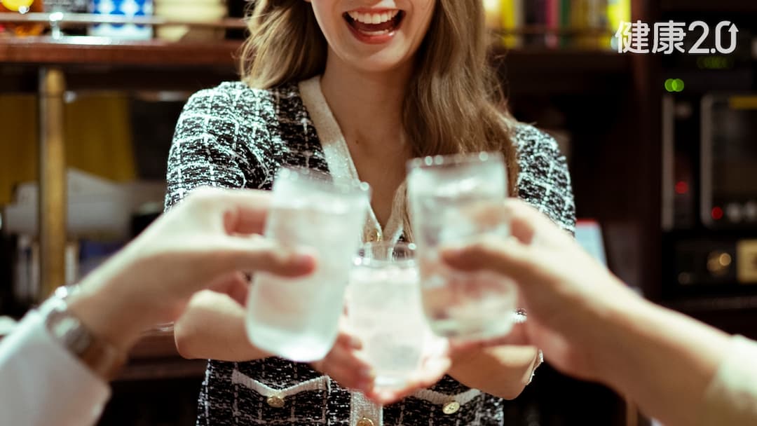 天熱-吃冰-研究-冰水-溫水-冰涼飲料