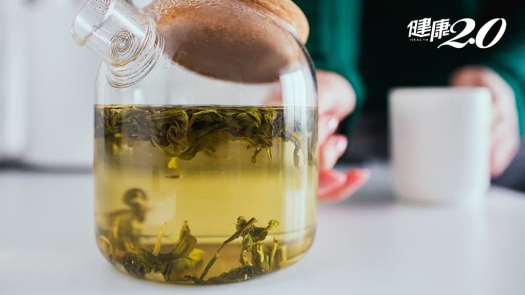 紅茶、烏龍茶、綠茶 哪個護心、防腦中風最有效？權威中研院院士給答案了