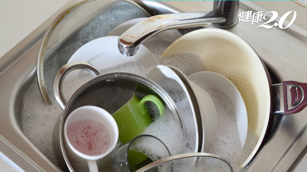 洗碗 水槽 碗盤泡水