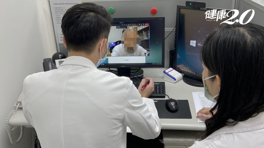 「遠洋船隊遠距照護模式」將過去衛星電話看診提升為視訊診療模式，透過視訊看到實體症狀與病徵，更正確執行醫療評估與用藥建議。