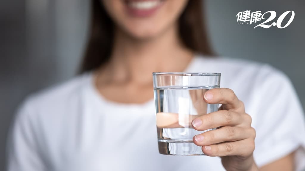水怎麼喝才最正確？醫師教你「一日喝水計畫」 準備1物補足水分超簡單