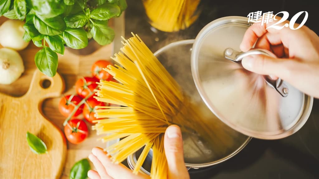 「這樣煮」義大利麵 當心煮出有害物質！科學家教你4方法煮麵更健康好吃