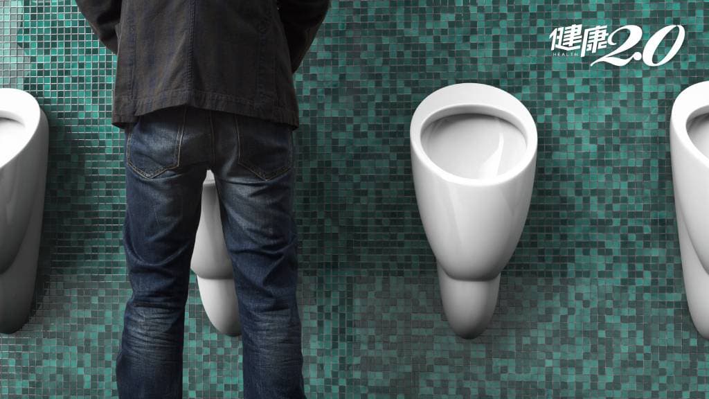 男性 站著尿尿 男生 廁所 小便