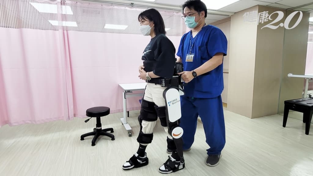 台北醫院半癱女大生走路