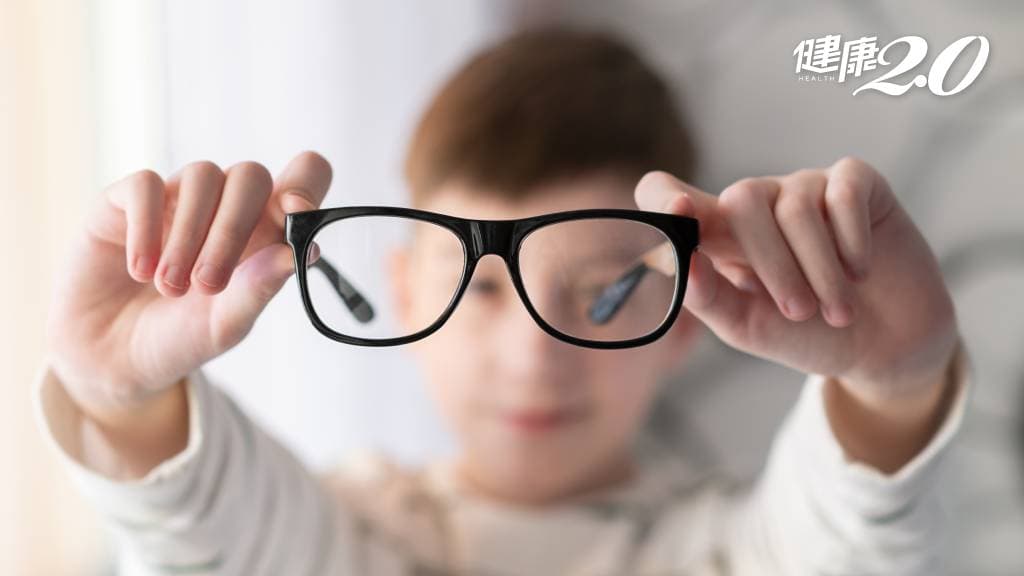 小孩 矯正 近視 眼睛 眼鏡 模糊 視力 2