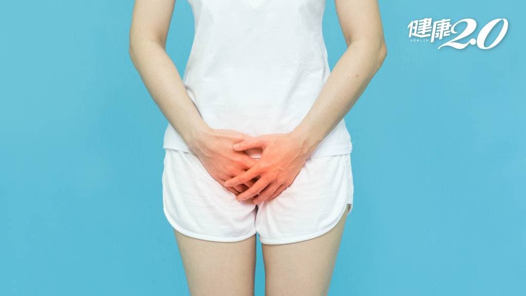 女生 手摀住下體 下體不舒服 泌尿道問題 尿道感染 女性